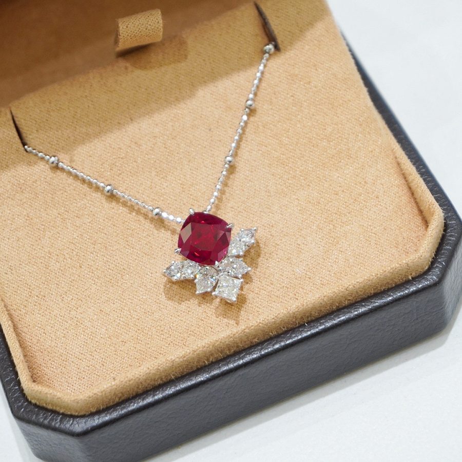 18k gold nurtured ruby pendant - Image 4