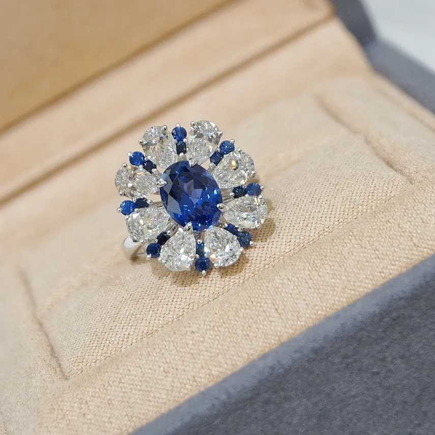 18k gold lab-grown sapphire ring