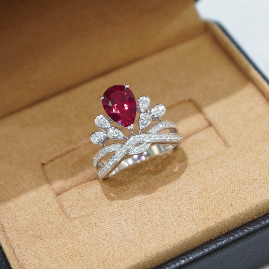 18k gold lab-grown ruby ring