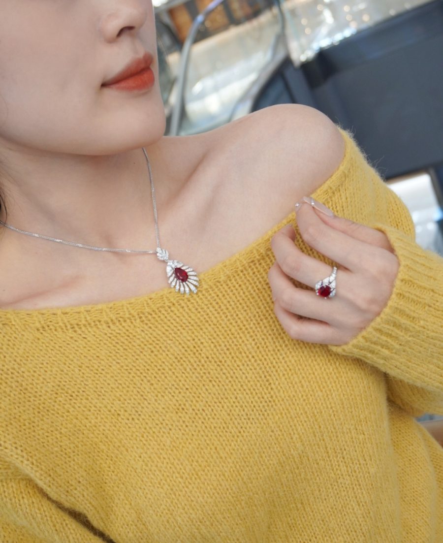 18k gold lab-grown ruby feather pendant - Image 3