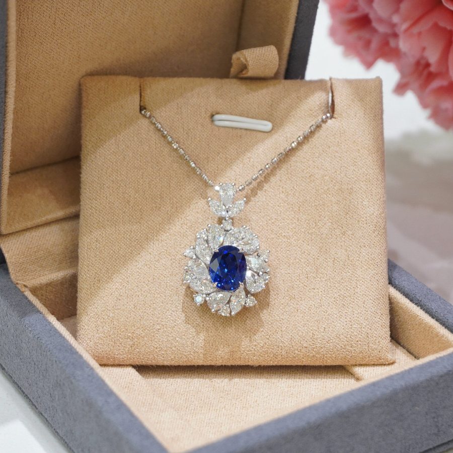 18k gold cultured sapphire pendant