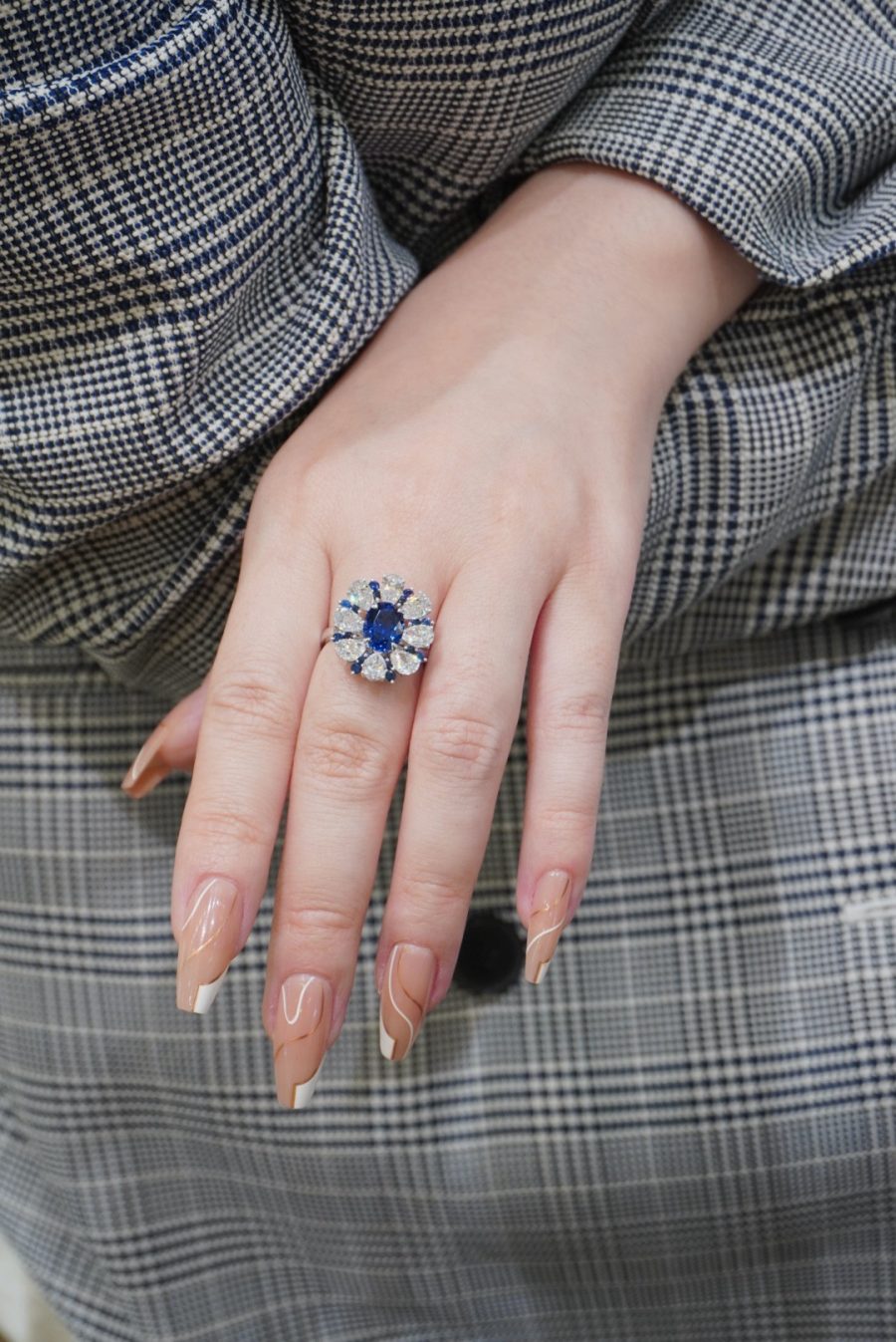 18k gold lab-grown sapphire ring - Image 5