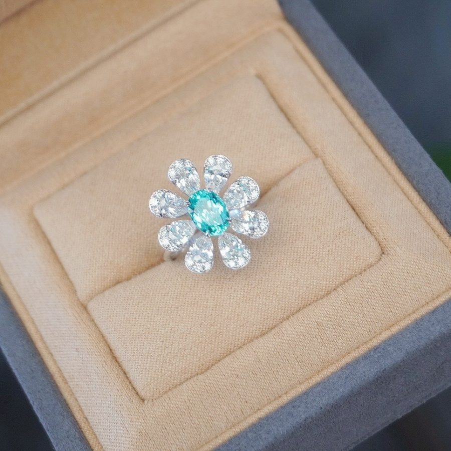A ring set with lab-grown gemstones in 18k gold - Image 4