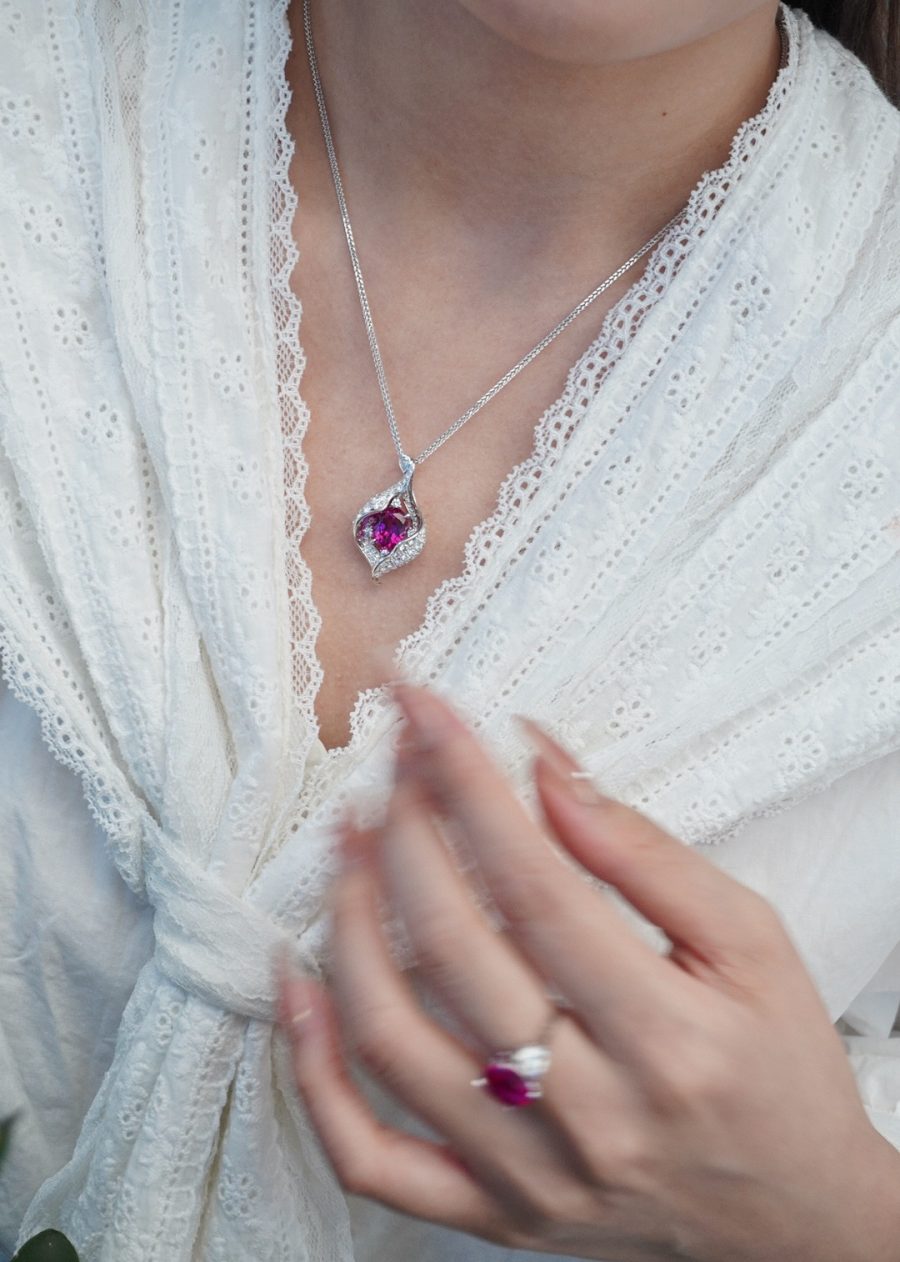18k gold cultured purple sapphire pendant - Image 2