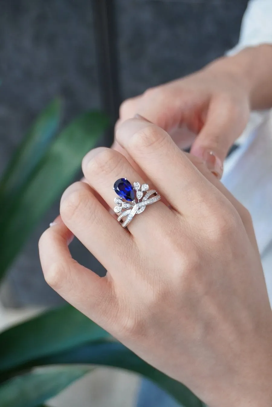 18k gold lab-grown sapphire ring - Image 2