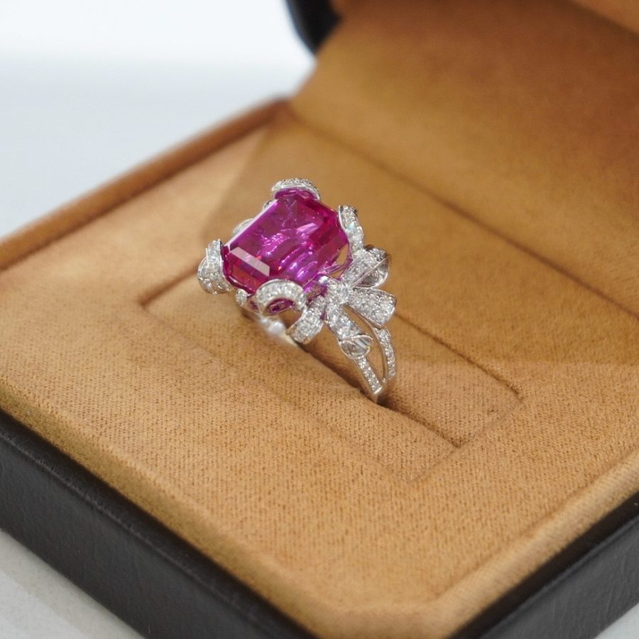 18k Lab-Grown Pink Sapphire Ring - Image 4