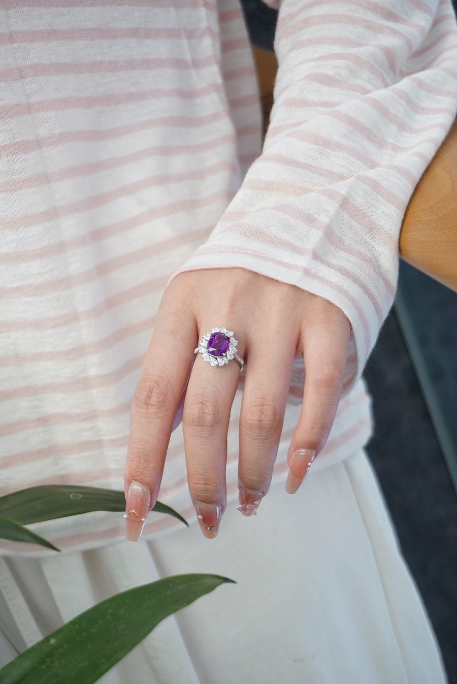 18k gold lab-grown purple sapphire ring - Image 3