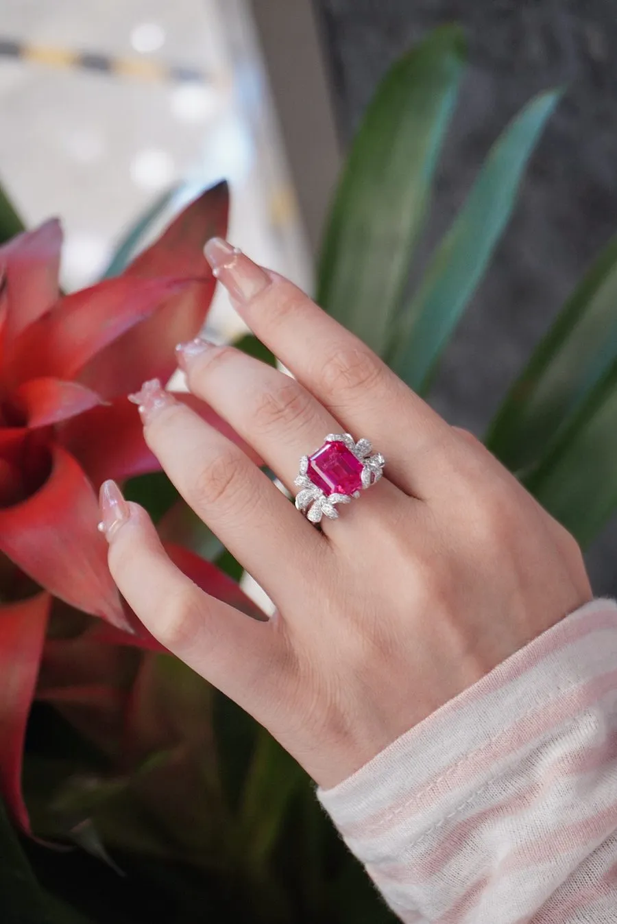 18k Lab-Grown Pink Sapphire Ring - Image 3