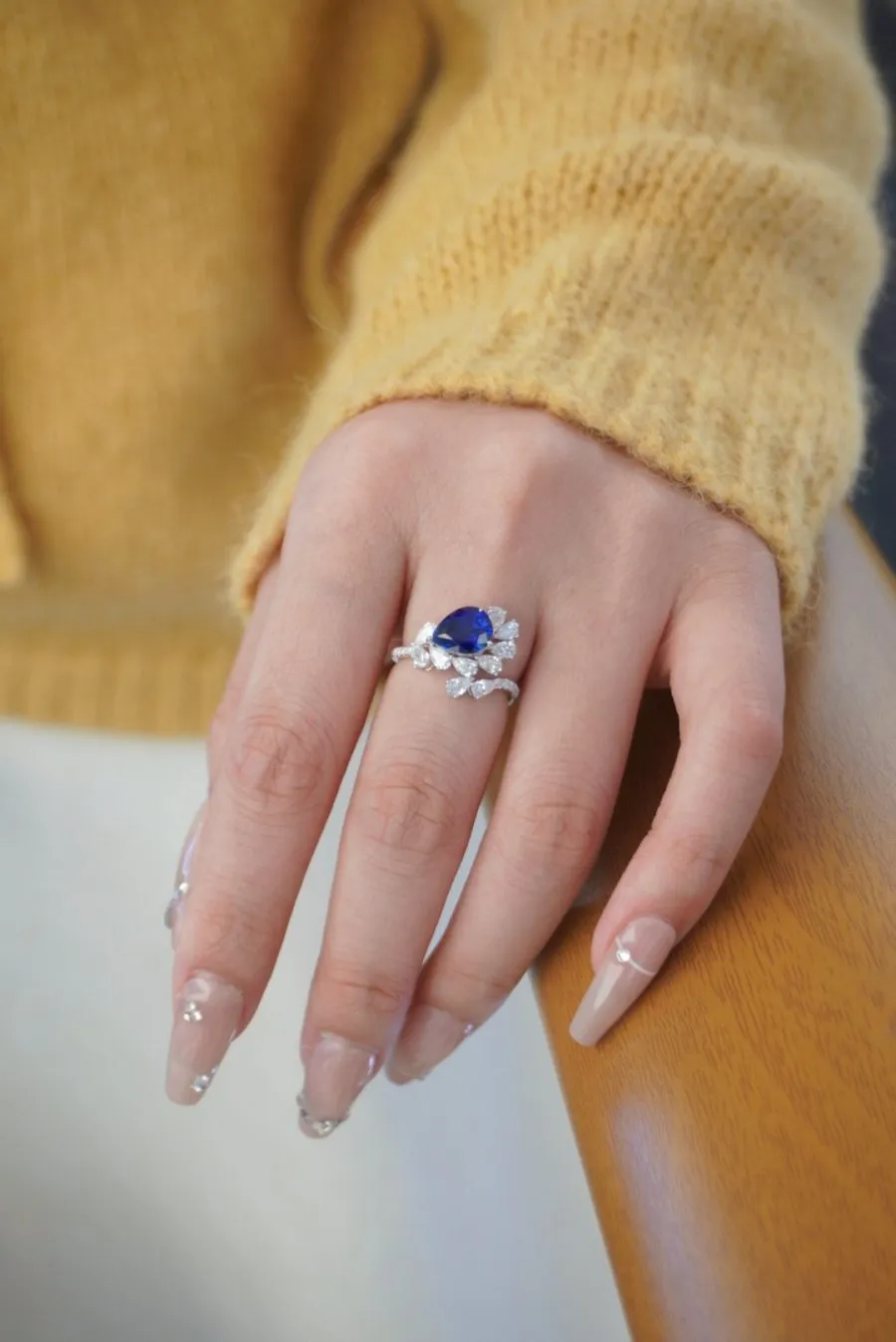 18k gold lab-grown sapphire ring - Image 2