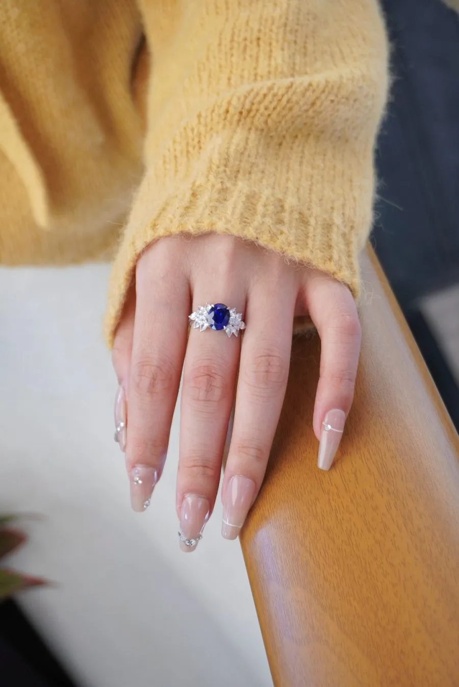 18k gold lab-grown sapphire ring - Image 2