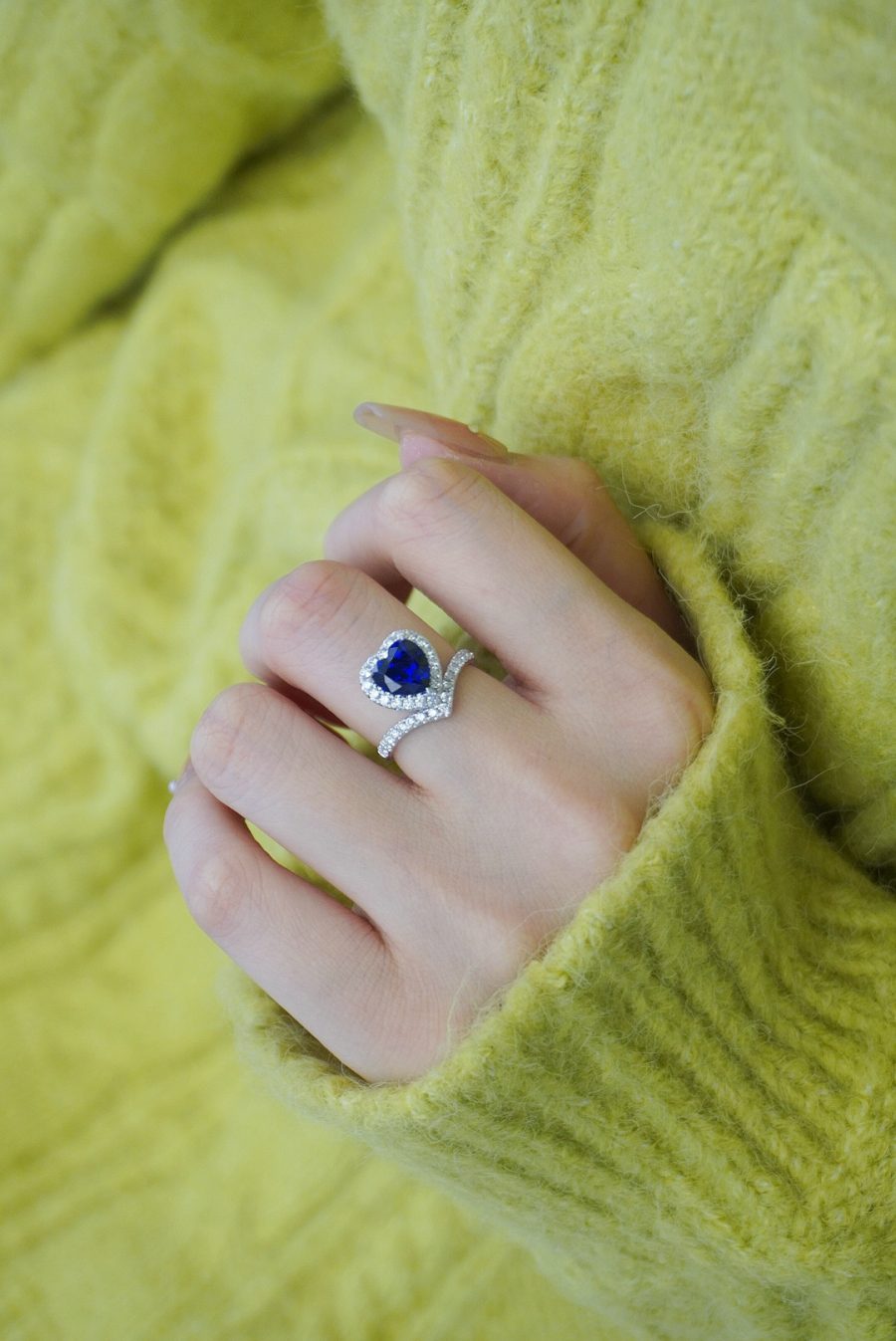 A heart-grown sapphire ring - Image 3