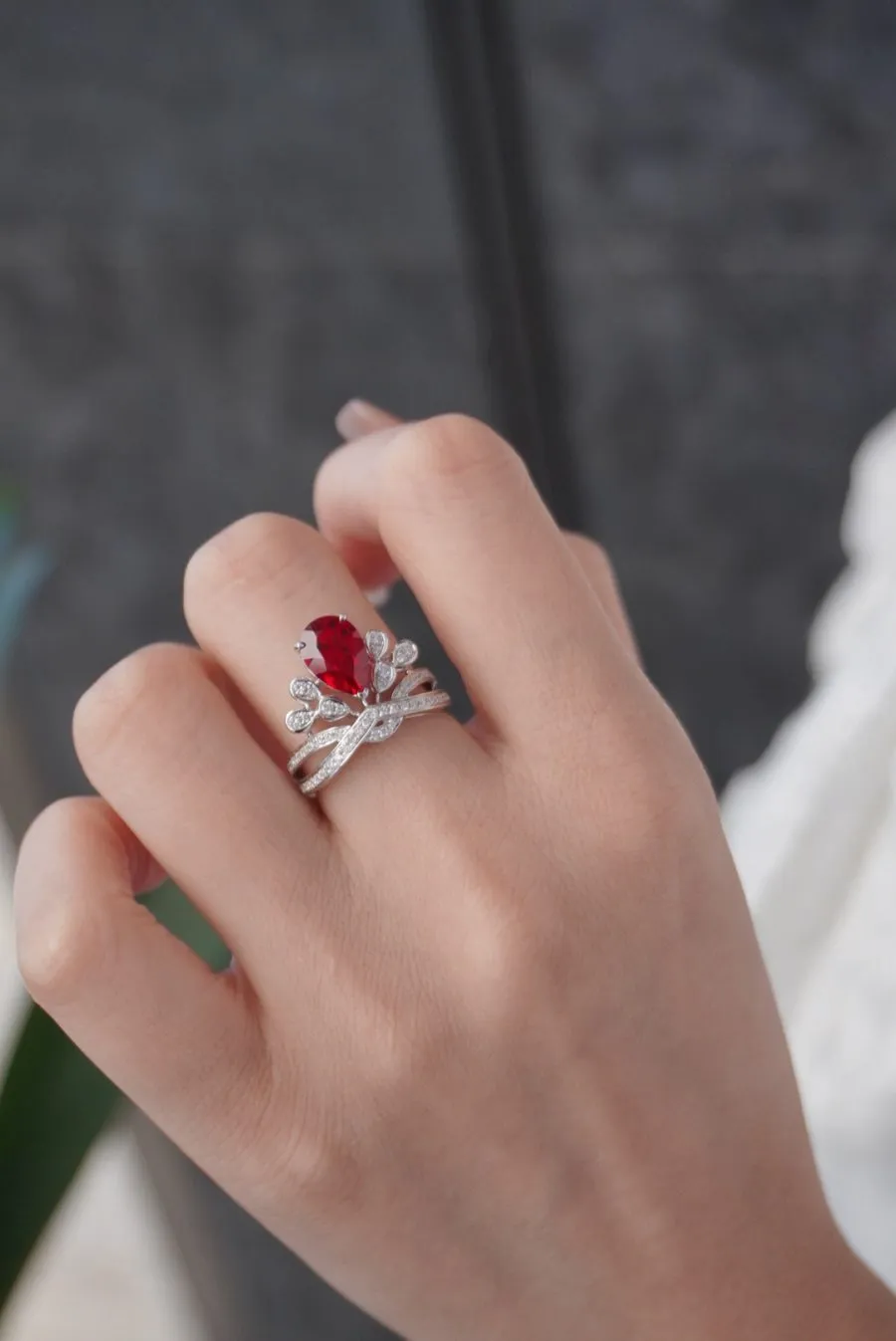 18k gold lab-grown ruby ring - Image 2