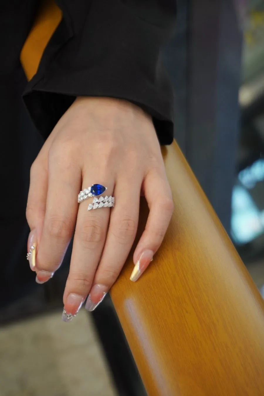 18k gold lab-grown sapphire ring - Image 2