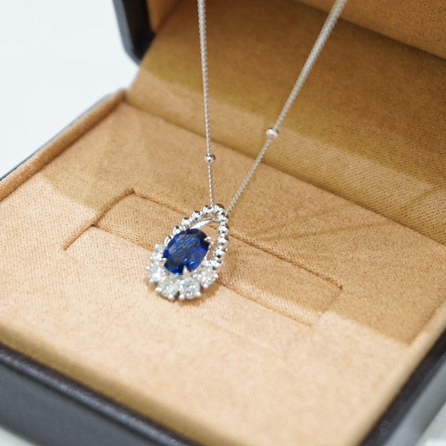18k gold cultured sapphire pendant