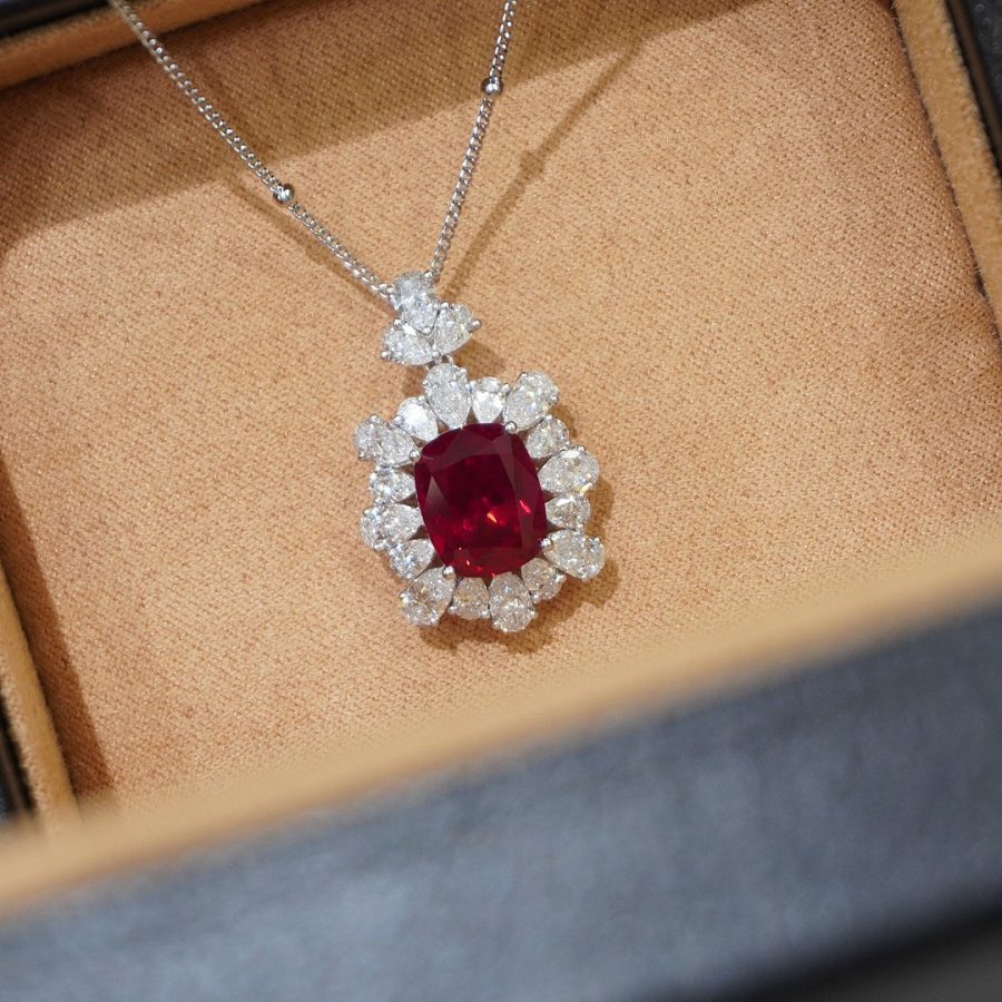 18k gold lab-grown ruby pendant - Image 4