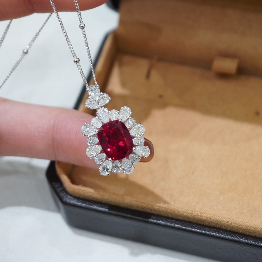 18k gold lab-grown ruby pendant - Image 2