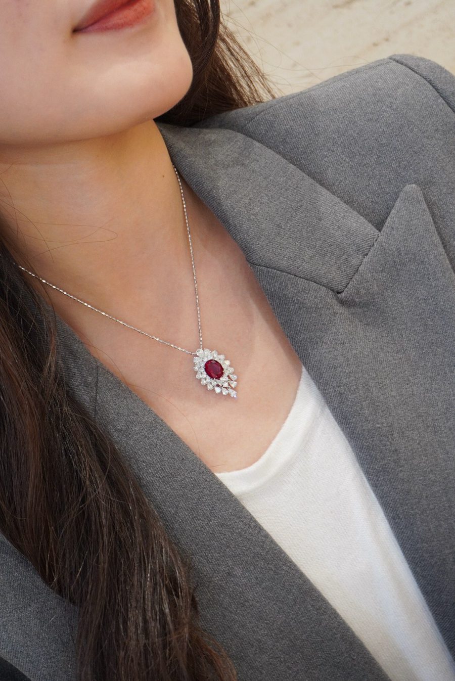 18k gold lab-grown ruby pendant - Image 2