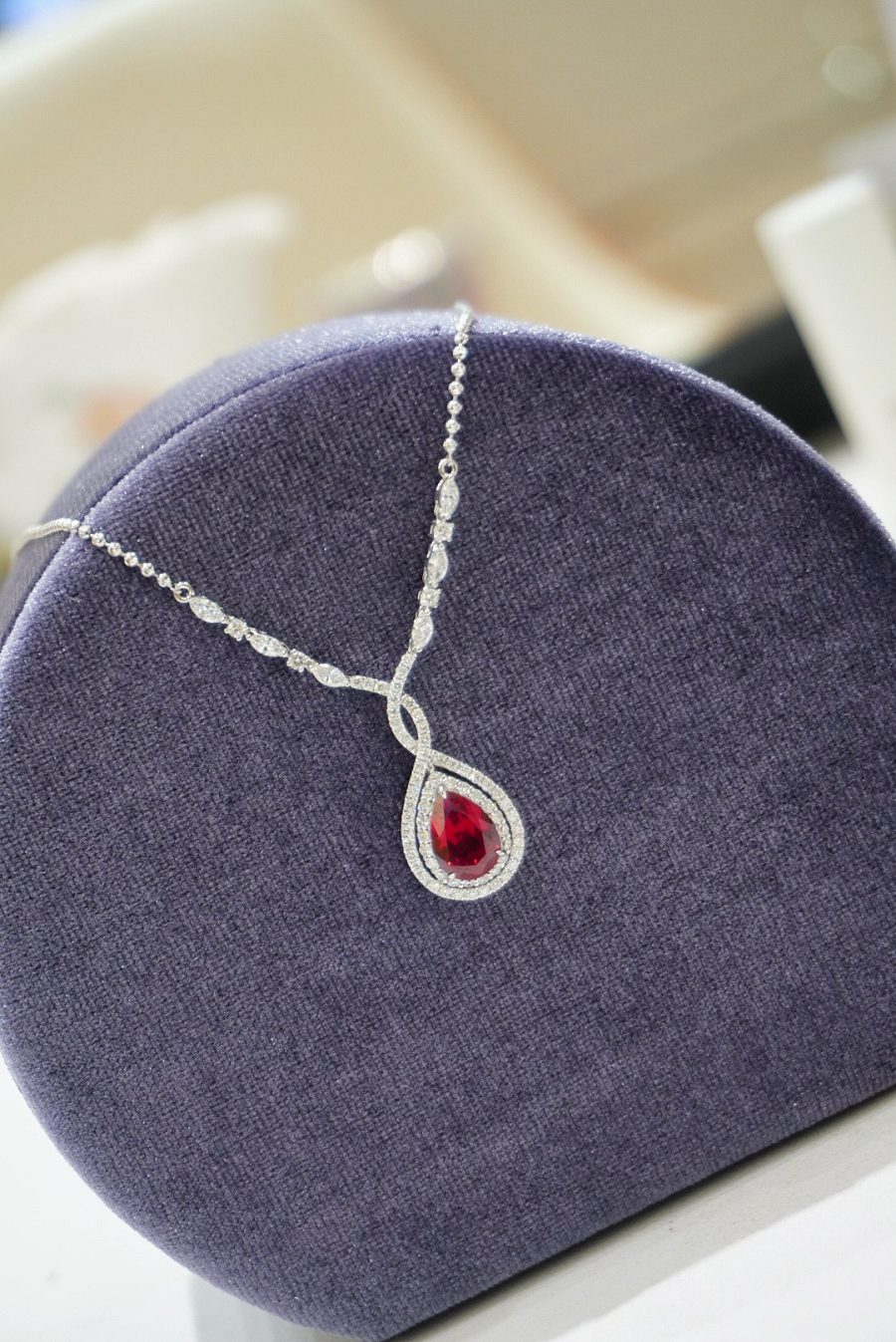 18k gold lab-grown ruby necklace - Image 5
